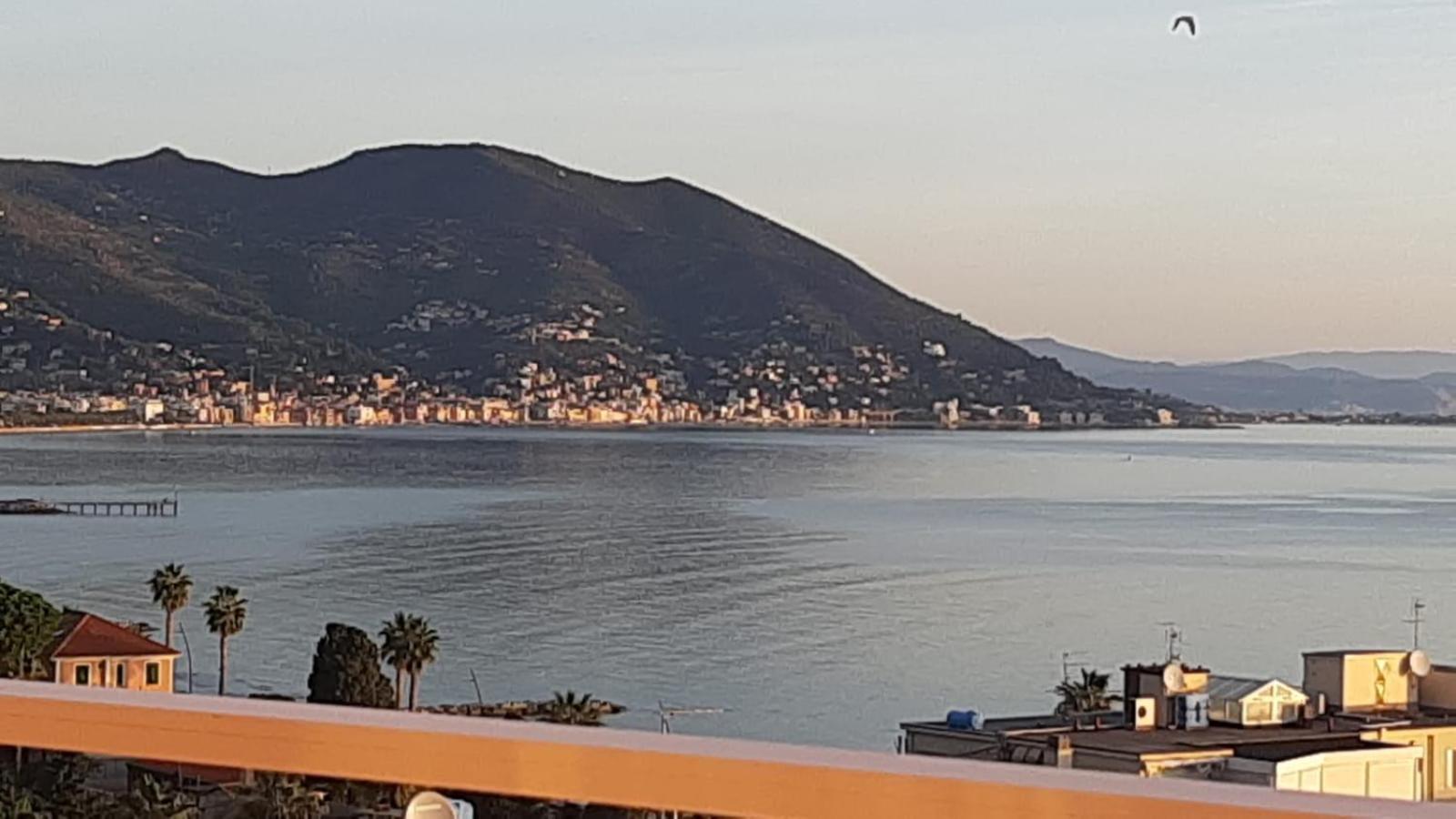 Вилла Spectacular Sea View - 3 Minutes Walk From The Sea Лайгуэлья Экстерьер фото