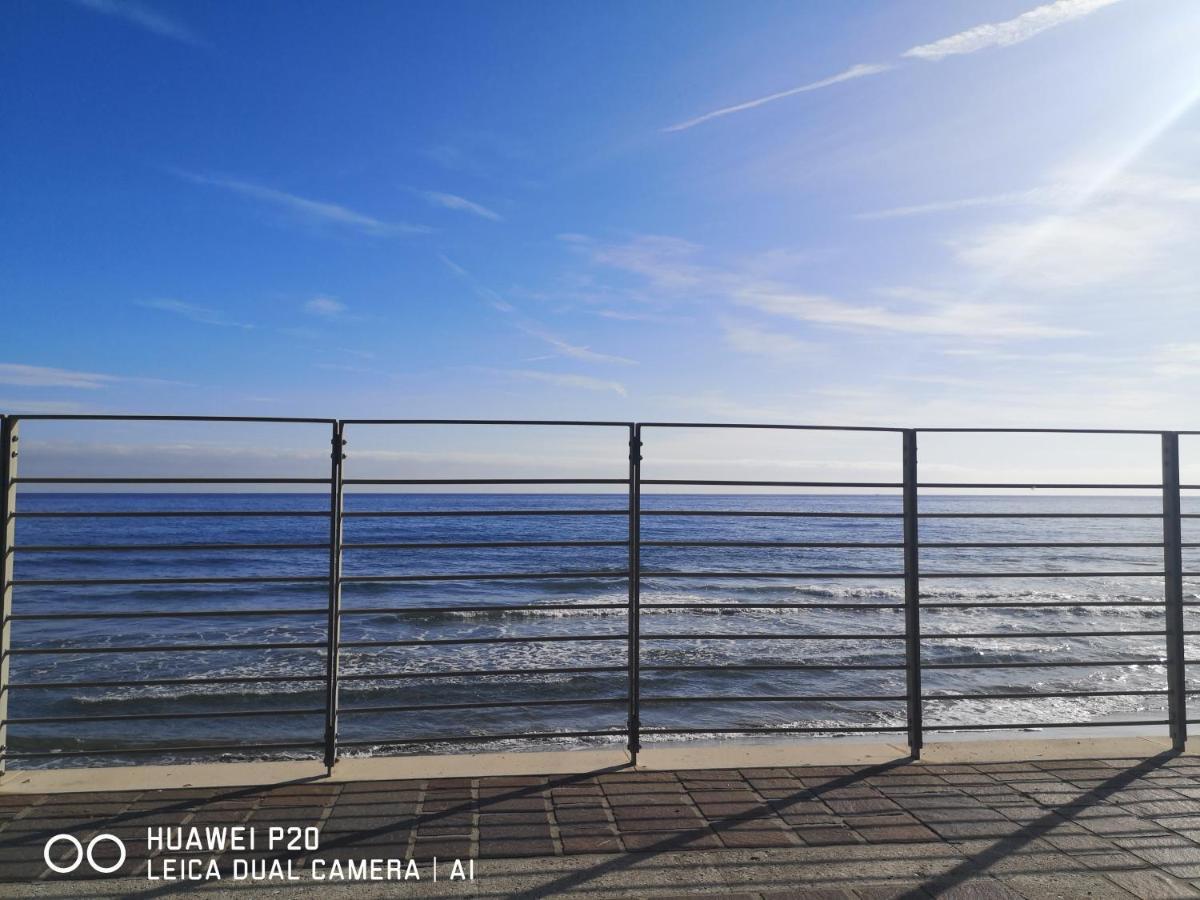 Вилла Spectacular Sea View - 3 Minutes Walk From The Sea Лайгуэлья Экстерьер фото