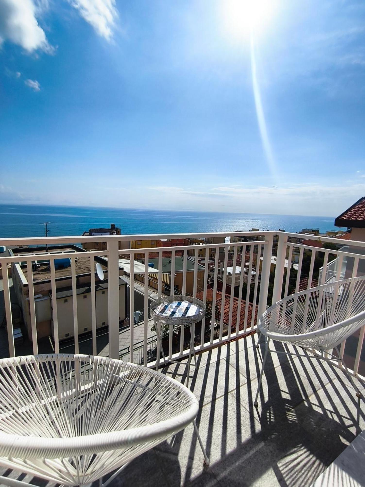 Вилла Spectacular Sea View - 3 Minutes Walk From The Sea Лайгуэлья Экстерьер фото